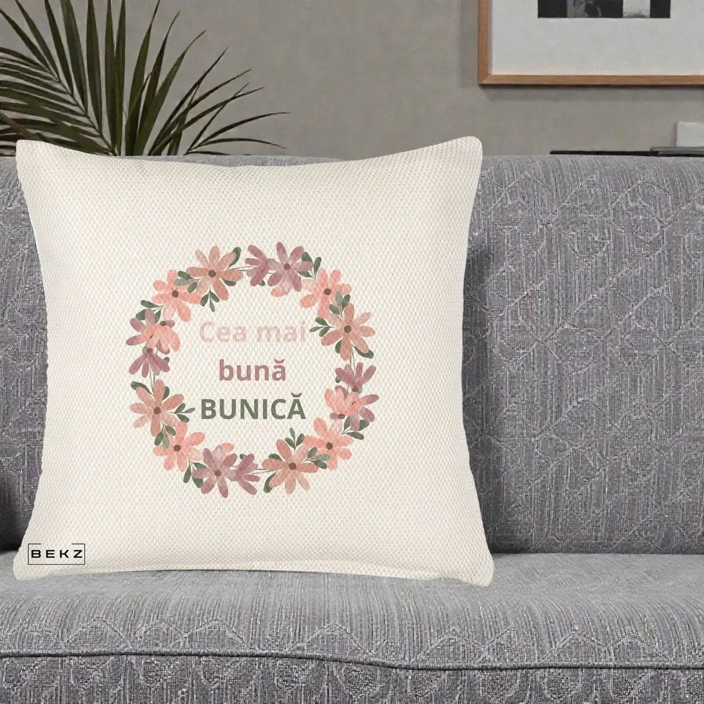 Cadou pentru Bunica - Perna Personalizata Cea Mai Buna Bunica Coronita Flori Roz, 40x40 cm, Crem Reliefat, Husa Detasabila, Perna Inclusa, BEKZ®