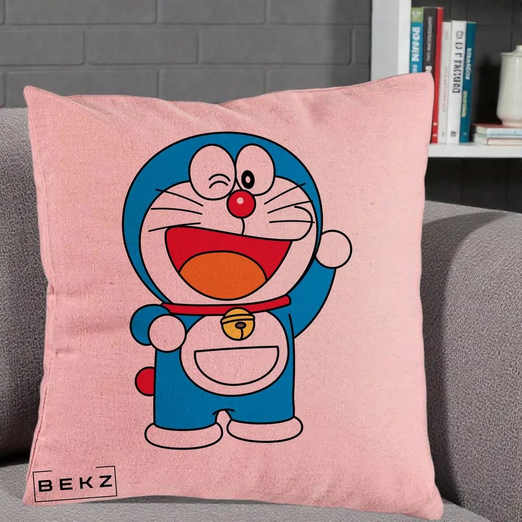 Perna Personalizata Doraemon Salutand, 40x40 cm, Roz, Husa Detasabila, Perna Inclusa, BEKZ®