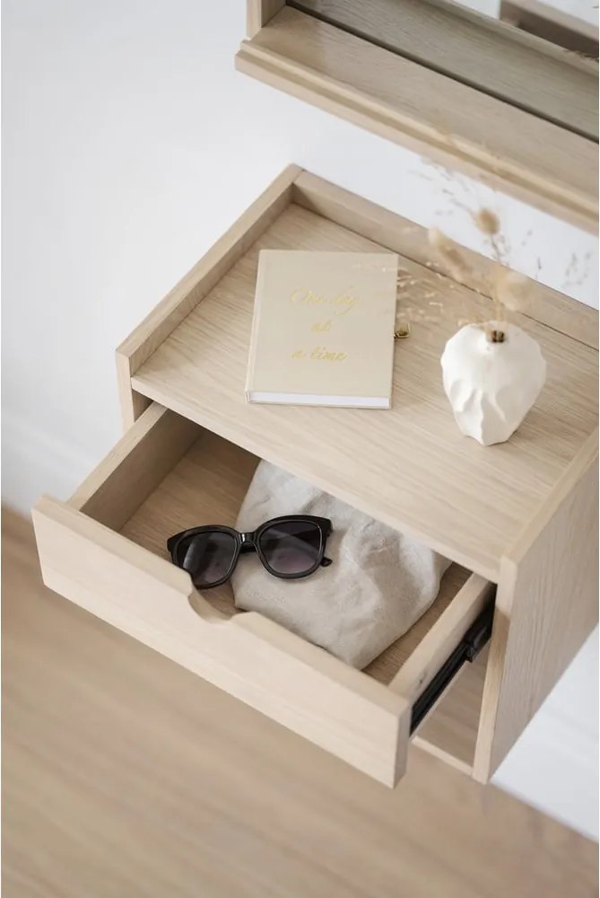 Noptieră în culoare naturală suspendată/cu rafturi din lemn masiv de stejar Hillmond – Rowico