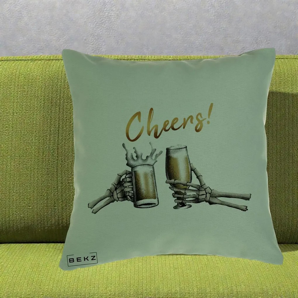 Perna Decorativa Halloween Cheers Schelete cu Bere, 40x40 cm, Verde, Husa Detasabila, Perna Inclusa, BEKZ®