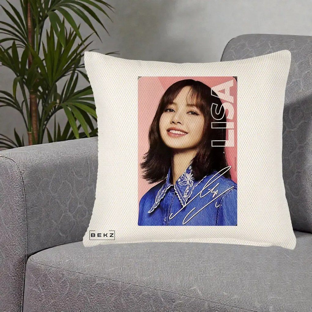 Perna Personalizata K-pop BLACKPINK Lisa cu Semnatura, 40x40 cm, Crem Reliefat, Husa Detasabila, Perna Inclusa, BEKZ®
