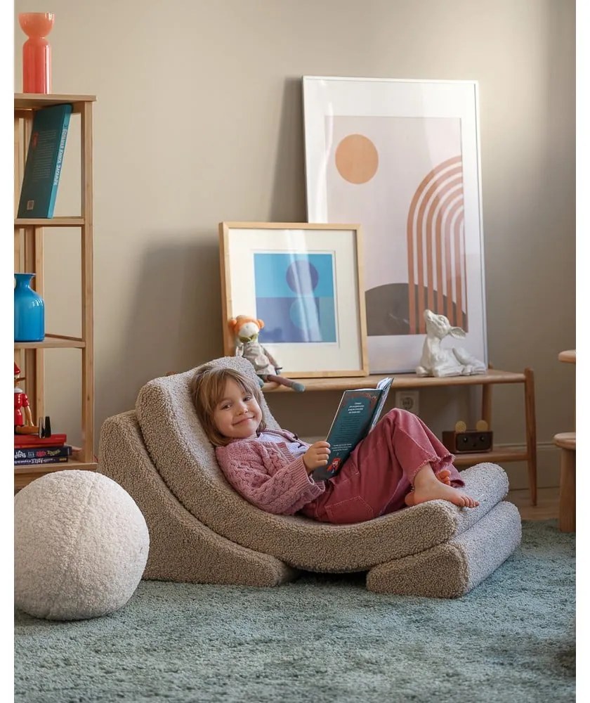 Fotoliu de copii maro deschis cu tapițerie din țesătură bouclé Moon – Wigiwama