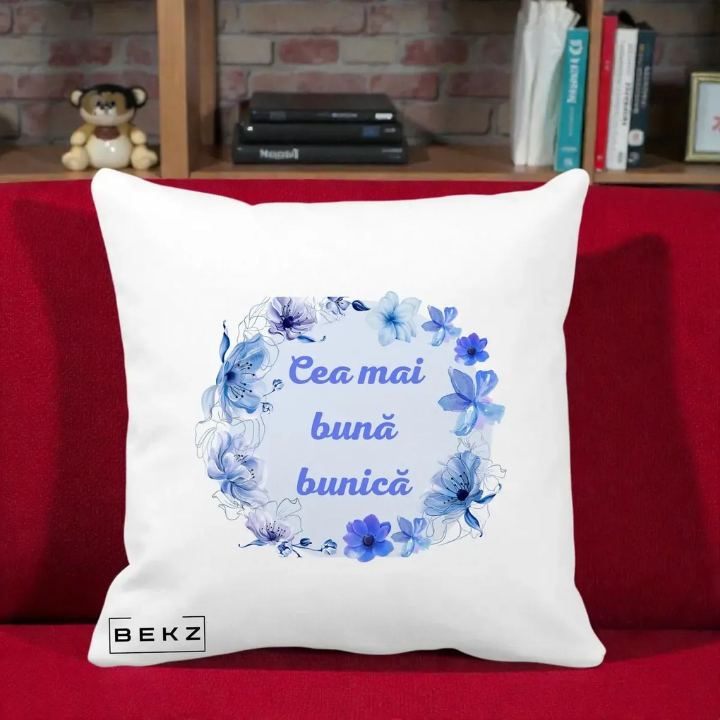 Cadou pentru Bunica - Perna Personalizata Cea Mai Buna Bunica Coronita Flori Albastre Acuarela, 40x40 cm, Alba Mata, Husa Detasabila, Perna Inclusa, BEKZ®