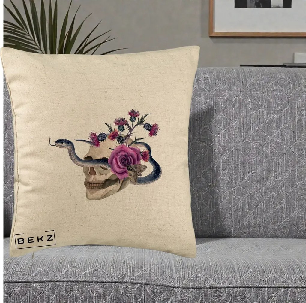 Perna Decorativa Craniu cu Sarpe si Trandafiri Gothic, 40x40 cm, Bej, Husa Detasabila, Perna Inclusa, BEKZ®
