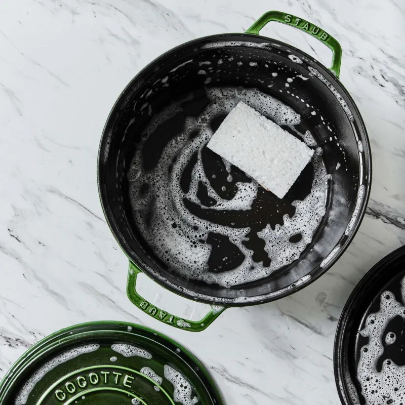 Oala din fonta Staub La Cocotte 40509-361-0, 6,7 l, 28 cm, de la -20°C pana la 260 °C, Emailata, Capac cu structura anti-picaturi, Toate plitele inclusiv inductie, Verde