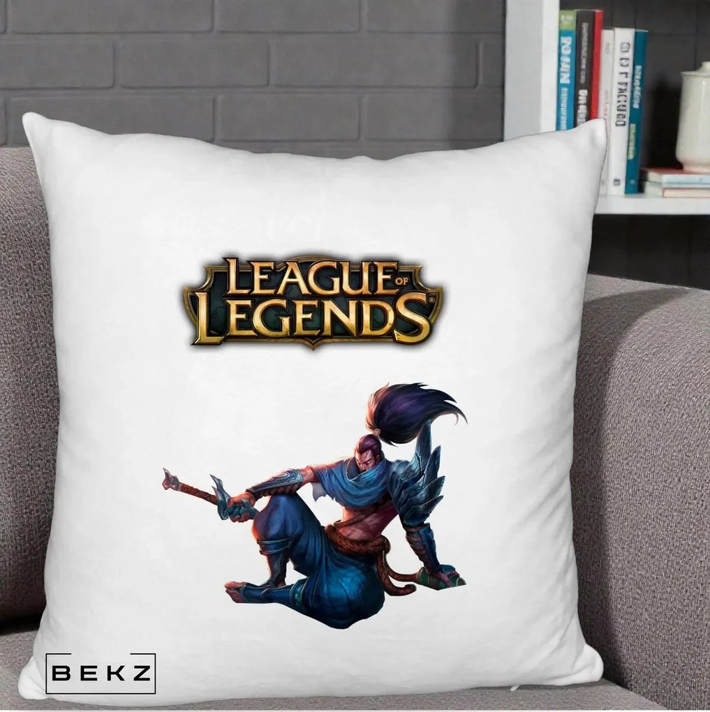 Perna Personalizata League of Legends Yasuo, 40x40 cm, Alb Pufos, Husa Detasabila, Perna Inclusa, BEKZ®