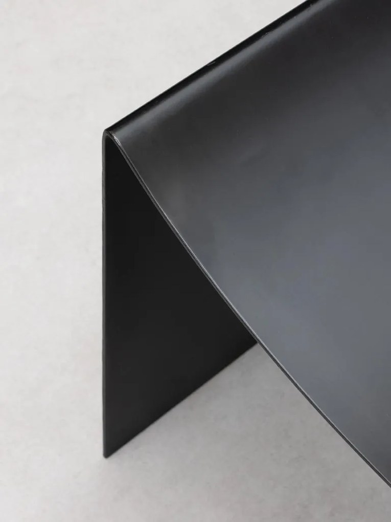 Scaunel negru, din metal, Maniak
