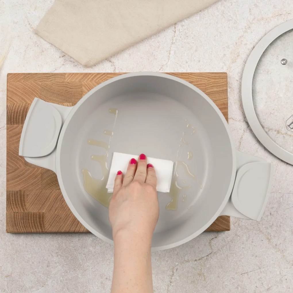 Oală cu capac 24 cm, 4.4L – Berlinger Haus Sahara Collection BH 7787, crem, antiaderentă, ideală pentru gătit zilnic și curățare ușoară