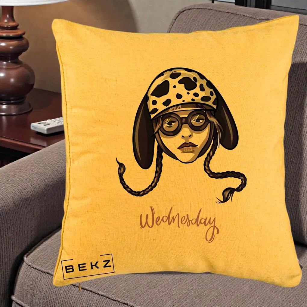 Perna Personalizata Wednesday Addams cu Caine Dalmatian, 40x40 cm, Galben, Husa Detasabila, Perna Inclusa, BEKZ®