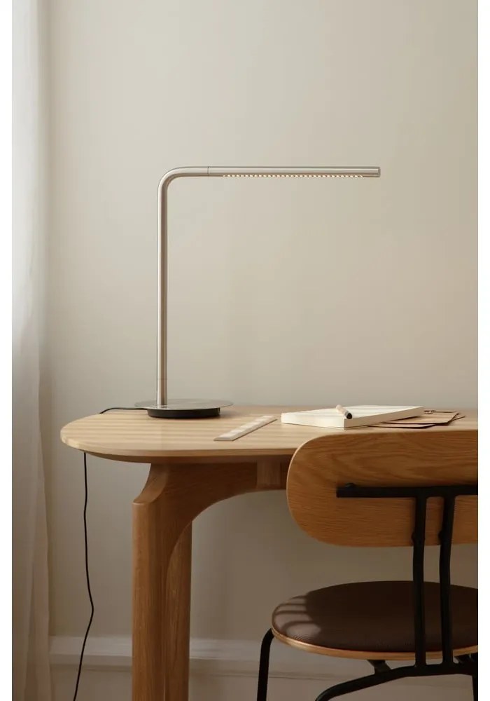Veioză argintie LED cu intensitate reglabilă din metal (înălțime 46 cm) Omni Table – UMAGE