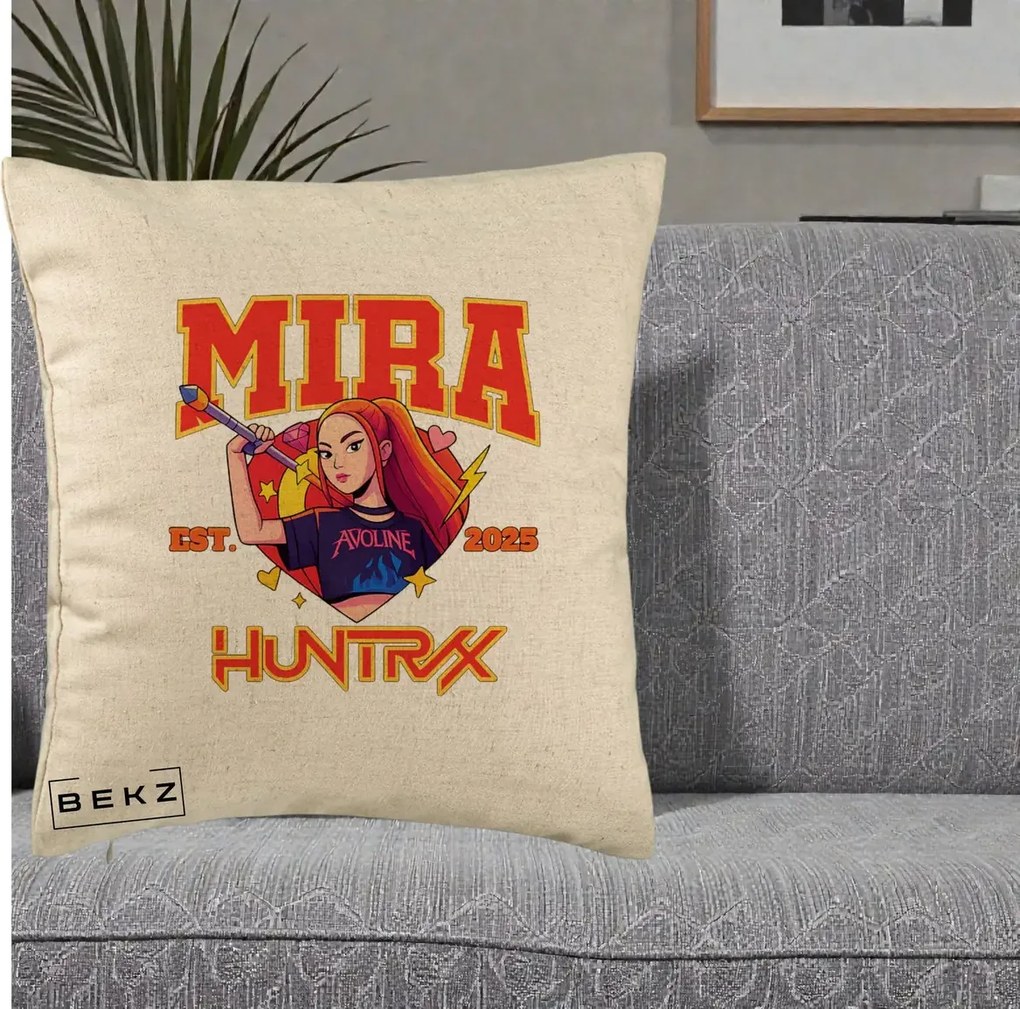 Perna Personalizata K-pop HUNTRX Mira Personaj Avoline, 40x40 cm, Bej, Husa Detasabila, Perna Inclusa, BEKZ®