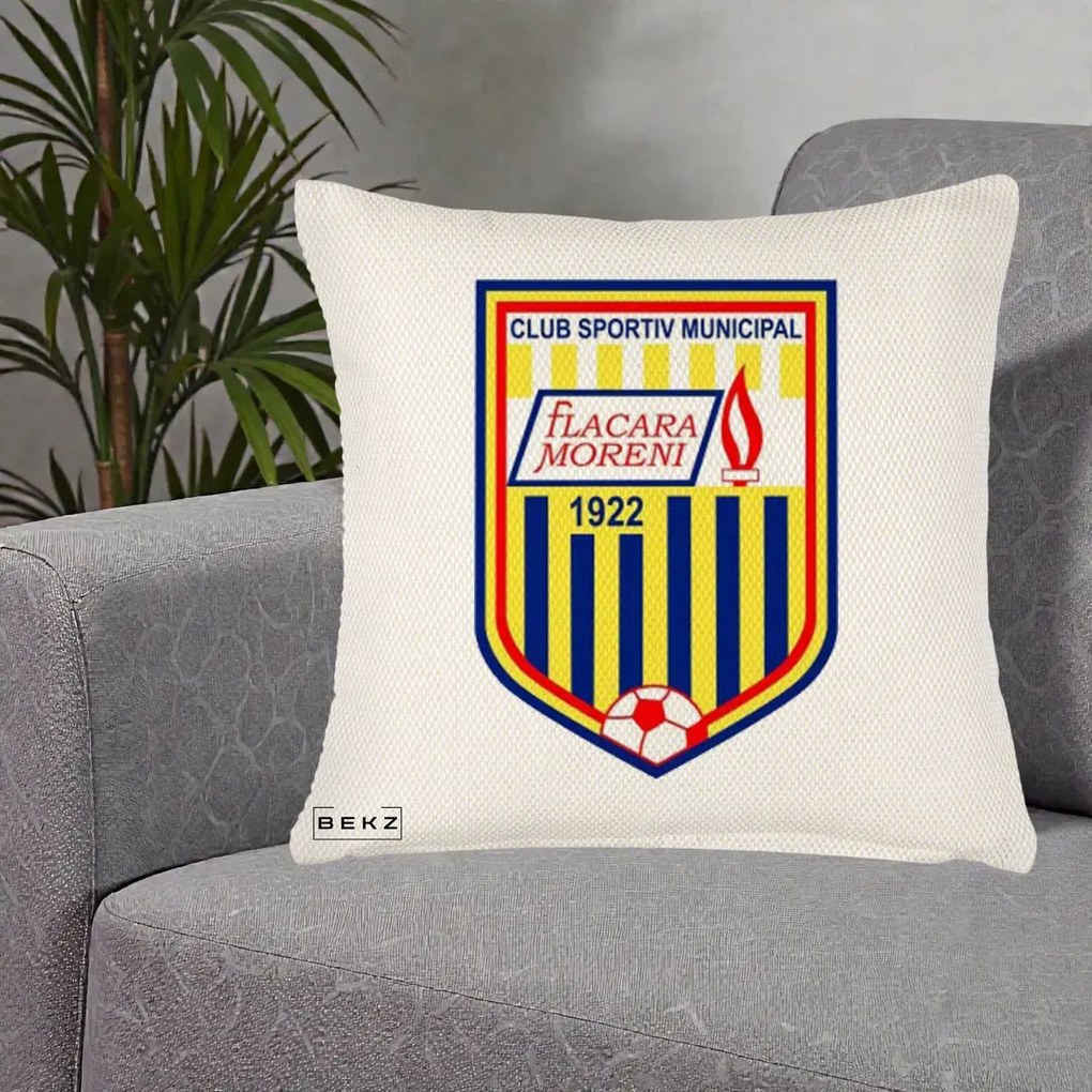 Perna Personalizata CSM Flacara Moreni 1922 Fotbal, 40x40 cm, Crem Reliefat, Husa Detasabila, Perna Inclusa, BEKZ®