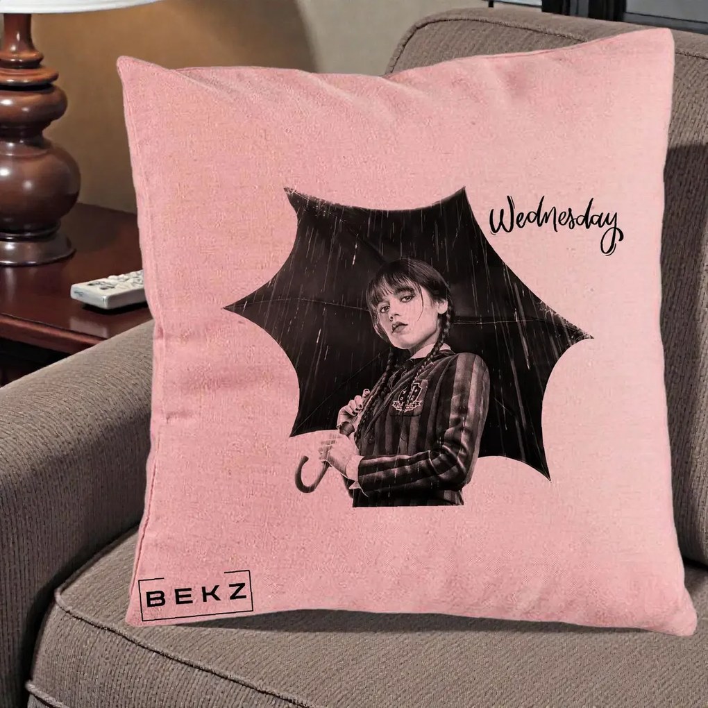 Perna Personalizata Wednesday Addams cu Umbrela Foto, 40x40 cm, Roz, Husa Detasabila, Perna Inclusa, BEKZ®