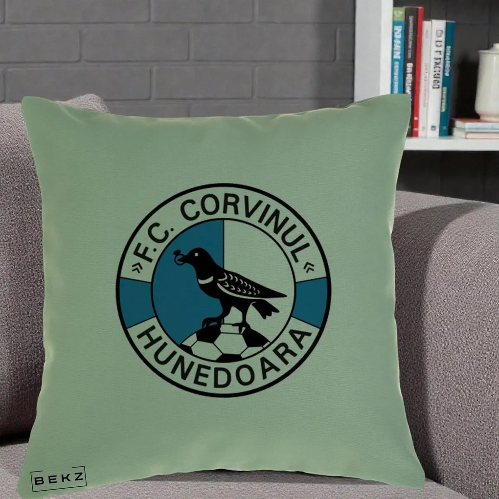 Perna Personalizata FC Corvinul Hunedoara Fotbal, 40x40 cm, Verde, Husa Detasabila, Perna Inclusa, BEKZ®