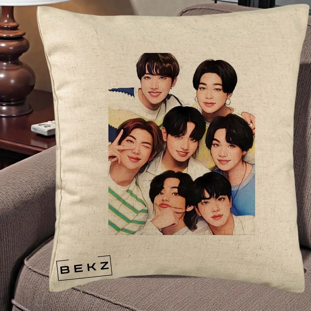 Perna Personalizata K-pop BTS Bangtan Boys Portret Grup Fanart, 40x40 cm, Bej, Husa Detasabila, Perna Inclusa, BEKZ®