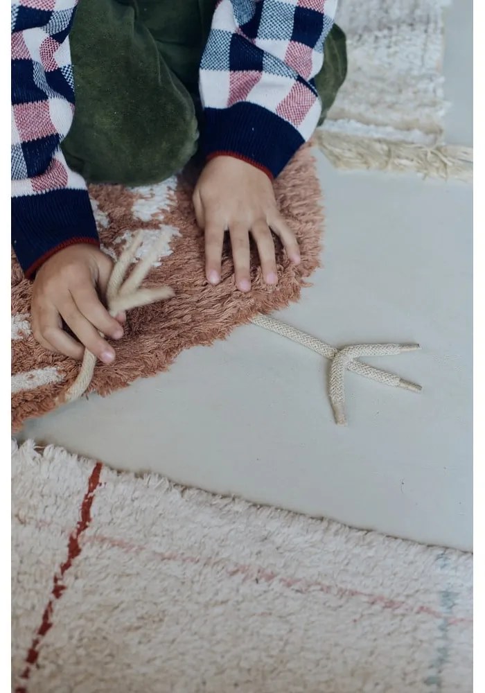 Covor pentru copii maro lavabil, țesut manual din bumbac 110x100 cm Chicken – Lorena Canals