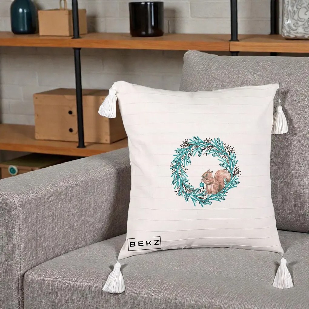Perna Decorativa Coroana Turcoaz cu Veverita, 40x40 cm, Bej cu Franjuri, Husa Detasabila, Perna Inclusa, BEKZ®