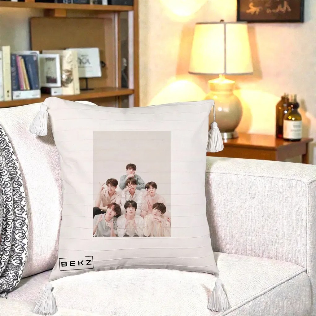 Perna Personalizata K-pop BTS Foto Grup Pastel, 40x40 cm, Bej cu Franjuri, Husa Detasabila, Perna Inclusa, BEKZ®