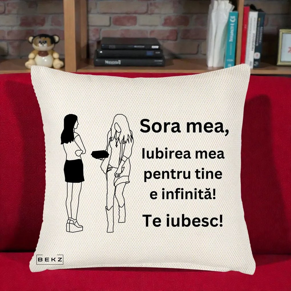 Cadou pentru Sora - Perna Personalizata Sora Mea Te Iubesc Fete Elegante cu Cadou, 40x40 cm, Crem Reliefat, Husa Detasabila, Perna Inclusa, BEKZ®