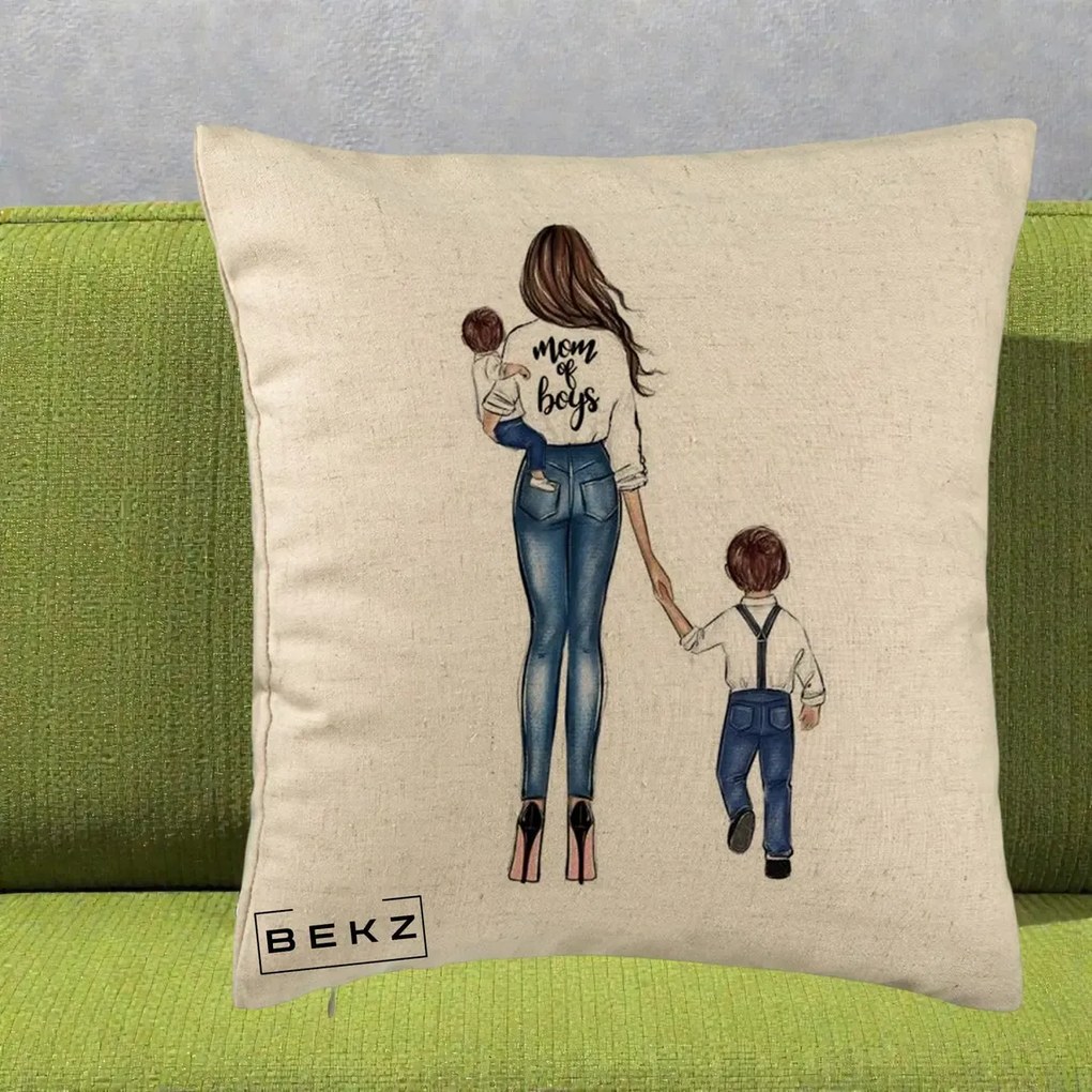 Cadou pentru Mama - Perna Personalizata Mom of Boys Mama cu Baietii, 40x40 cm, Bej, Husa Detasabila, Perna Inclusa, BEKZ®