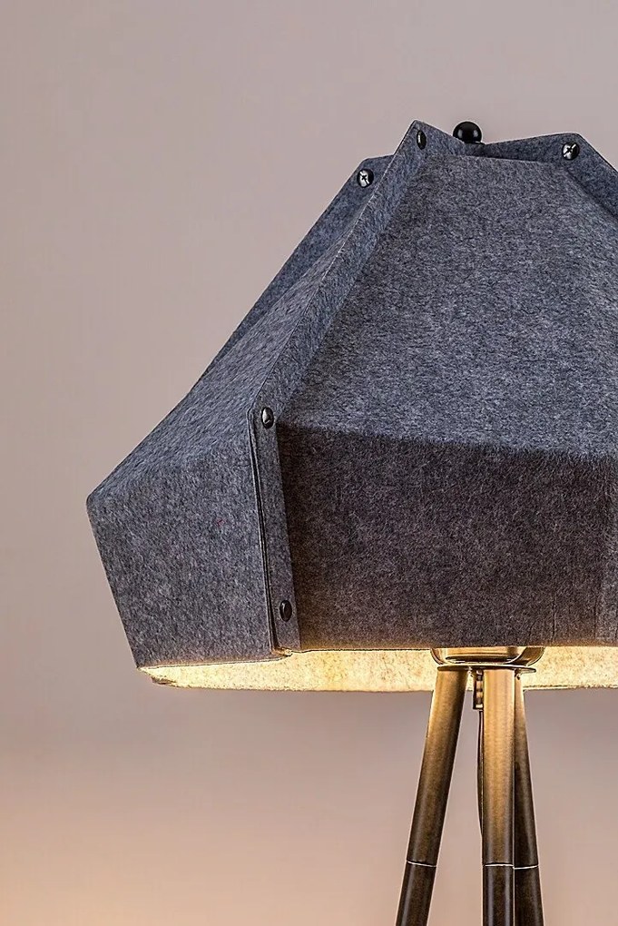 Lampadar cu trepied din material ecologic Lomiro