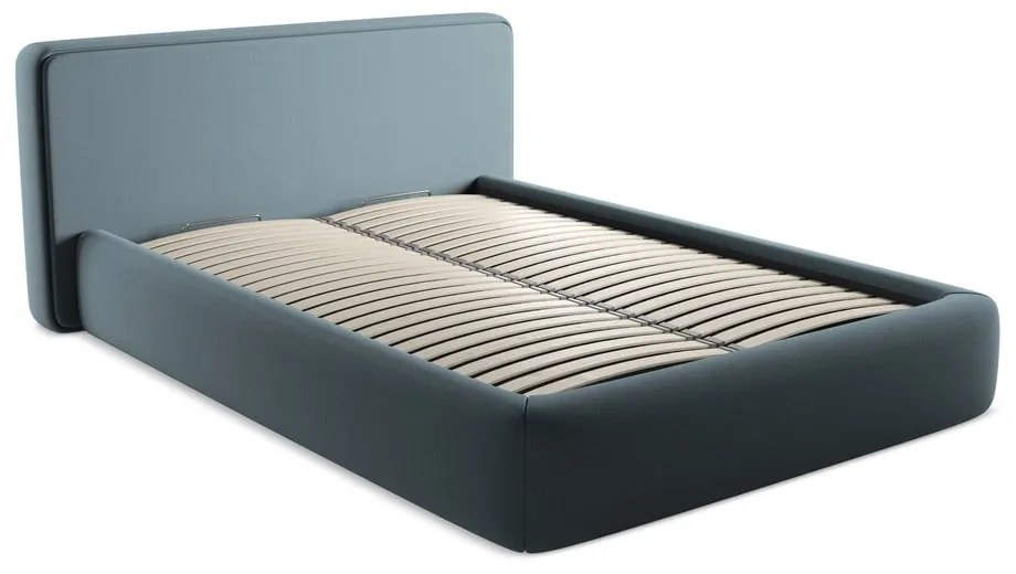 Pat matrimonial albastru tapițat cu spațiu de depozitare cu somieră 140x200 cm Kiana – Makamii