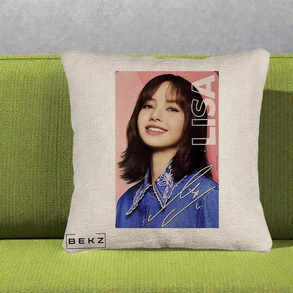 Perna Personalizata K-pop BLACKPINK Lisa cu Semnatura, 40x40 cm, Bej Canapea, Husa Detasabila, Perna Inclusa, BEKZ®