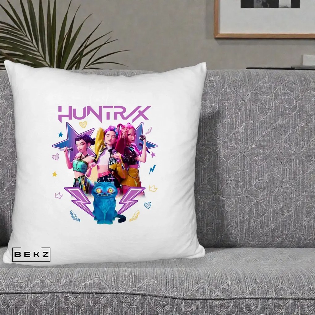 Perna Personalizata K-pop HUNTRX Trio 3D cu Pisica Fulgere, 40x40 cm, Alb Pufos, Husa Detasabila, Perna Inclusa, BEKZ®