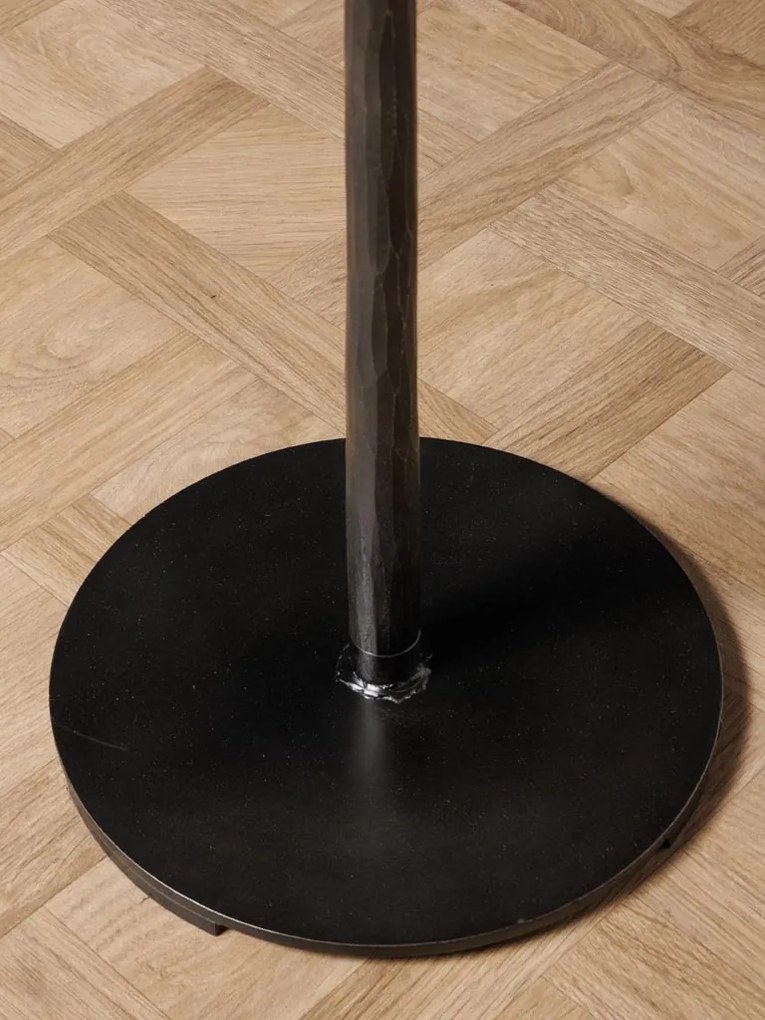 Măsuță laterală rotundă din lemn de mango și metal, natur, cu picior central negru și bază disc, 61 x 50 cm, „Ava”