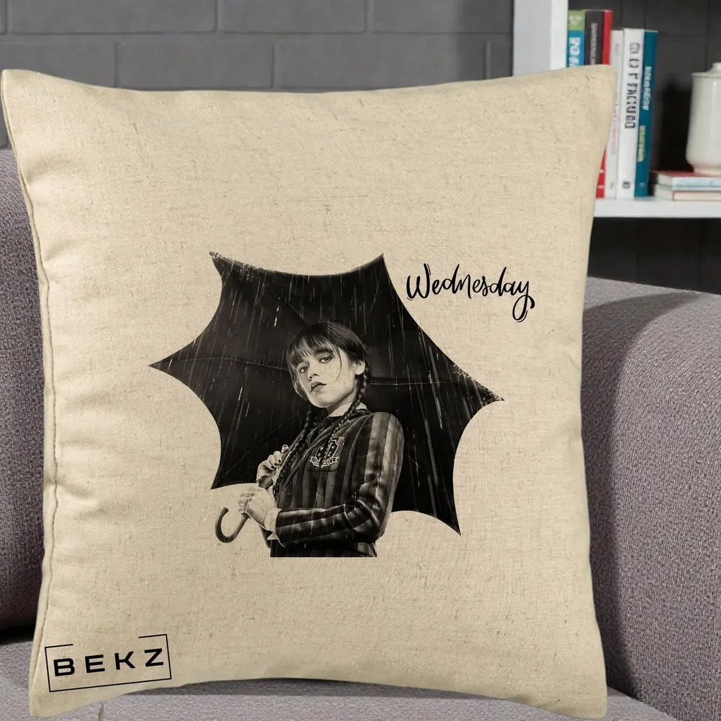 Perna Personalizata Wednesday Addams cu Umbrela Foto, 40x40 cm, Bej, Husa Detasabila, Perna Inclusa, BEKZ®