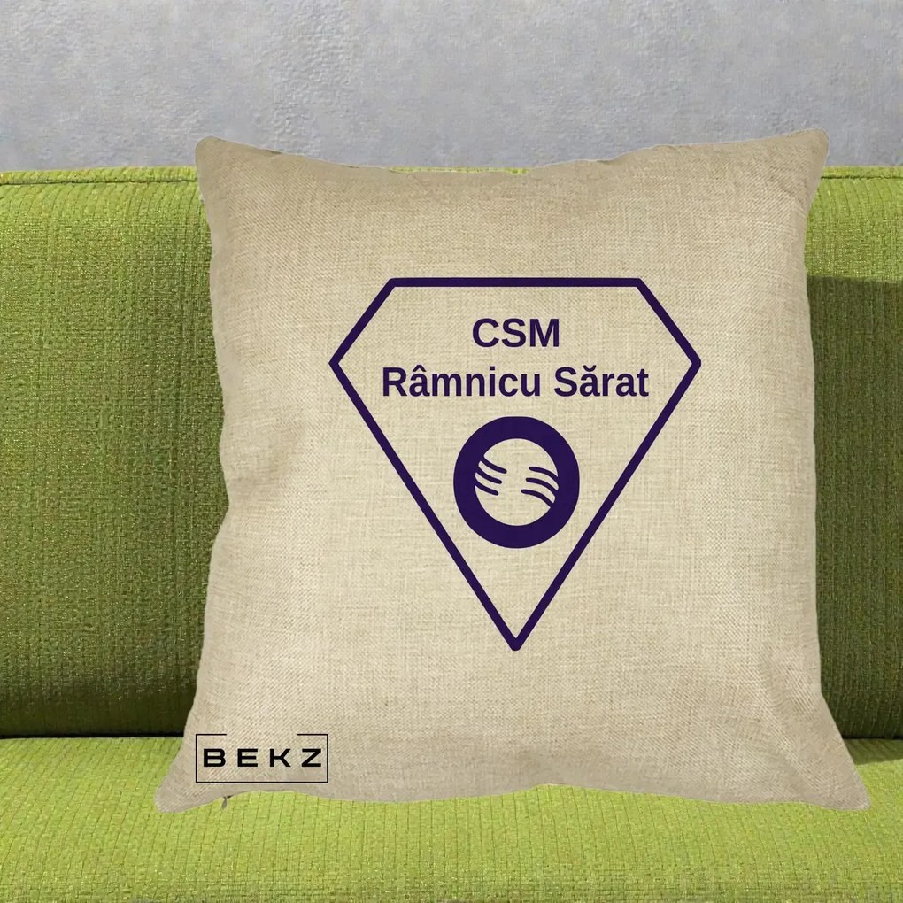 Perna Personalizata CSM Ramnicu Sarat Fotbal, 40x40 cm, Crem, Husa Detasabila, Perna Inclusa, BEKZ®