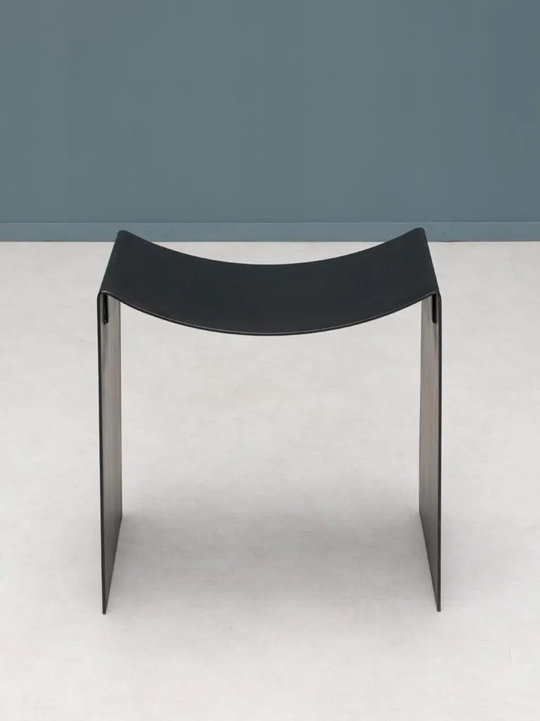 Scaunel negru, din metal, Maniak