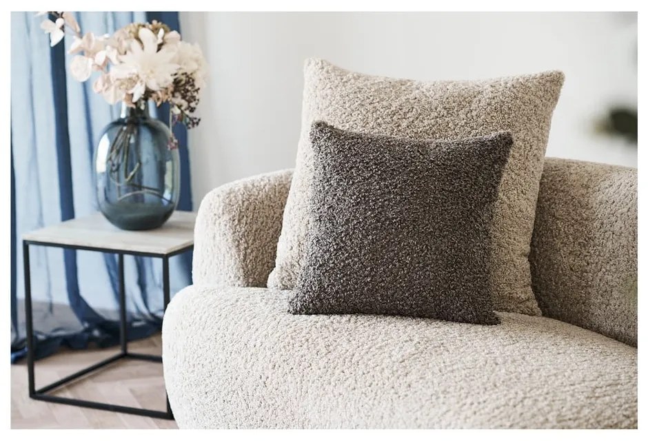Pernă decorativă din material bouclé 45x45 cm Tavira – House Nordic