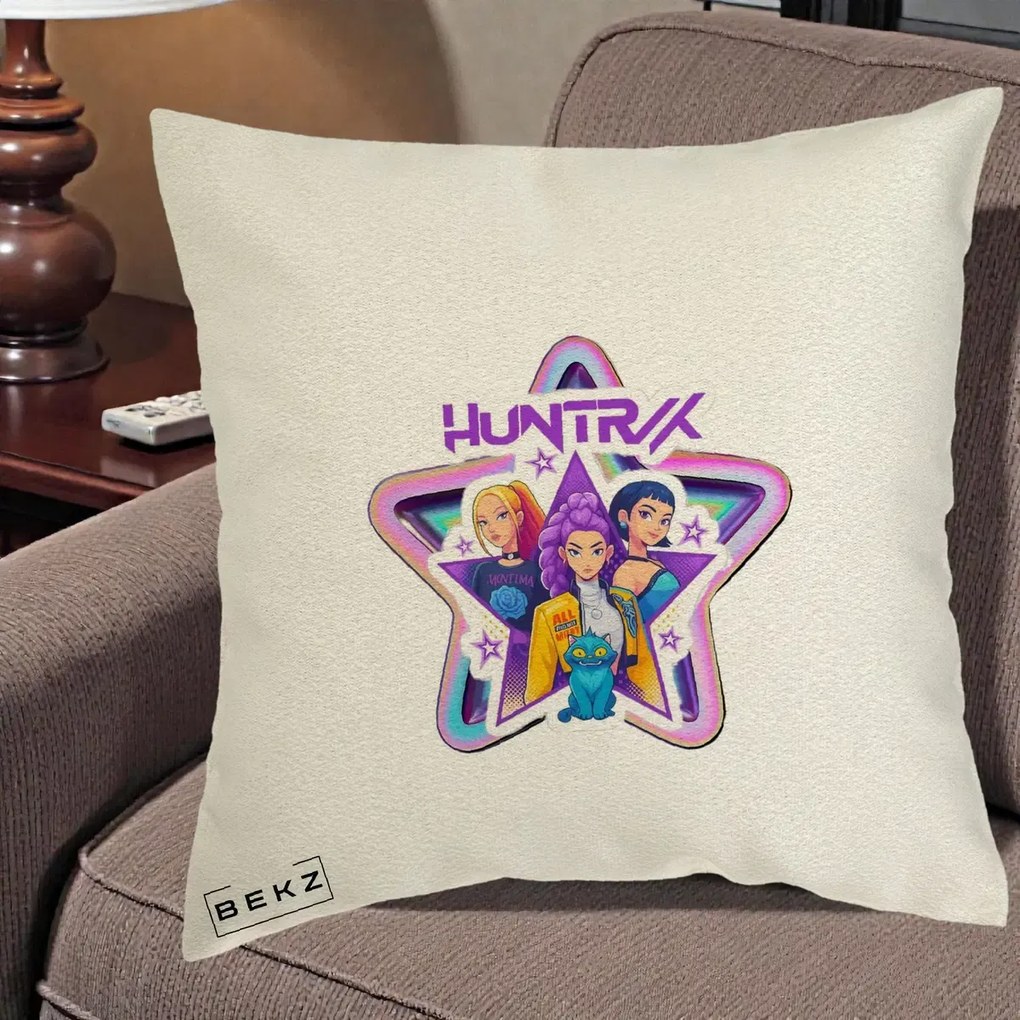 Perna Personalizata K-pop HUNTRX Trio Stea cu Pisica, 40x40 cm, Ecru, Husa Detasabila, Perna Inclusa, BEKZ®