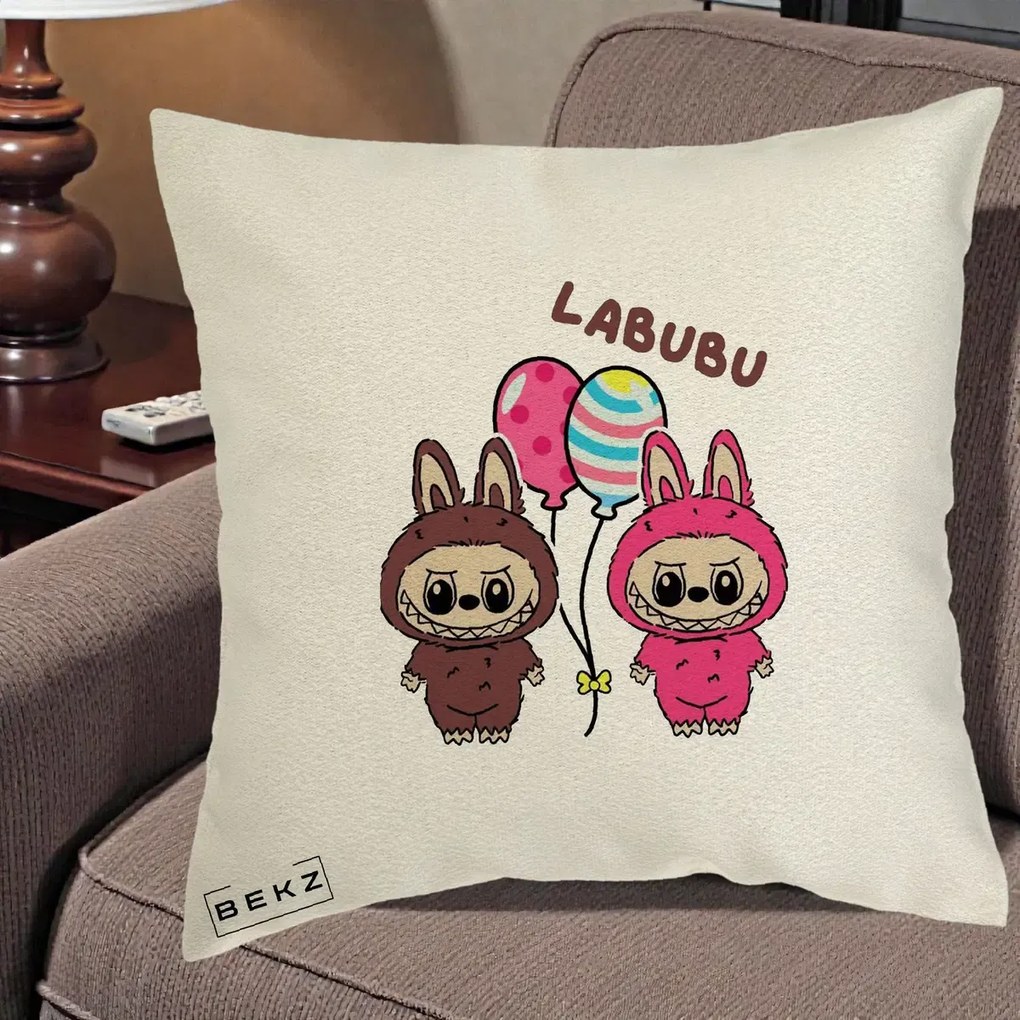 Perna Personalizata Labubu Cuplu cu Baloane, 40x40 cm, Ecru, Husa Detasabila, Perna Inclusa, BEKZ®