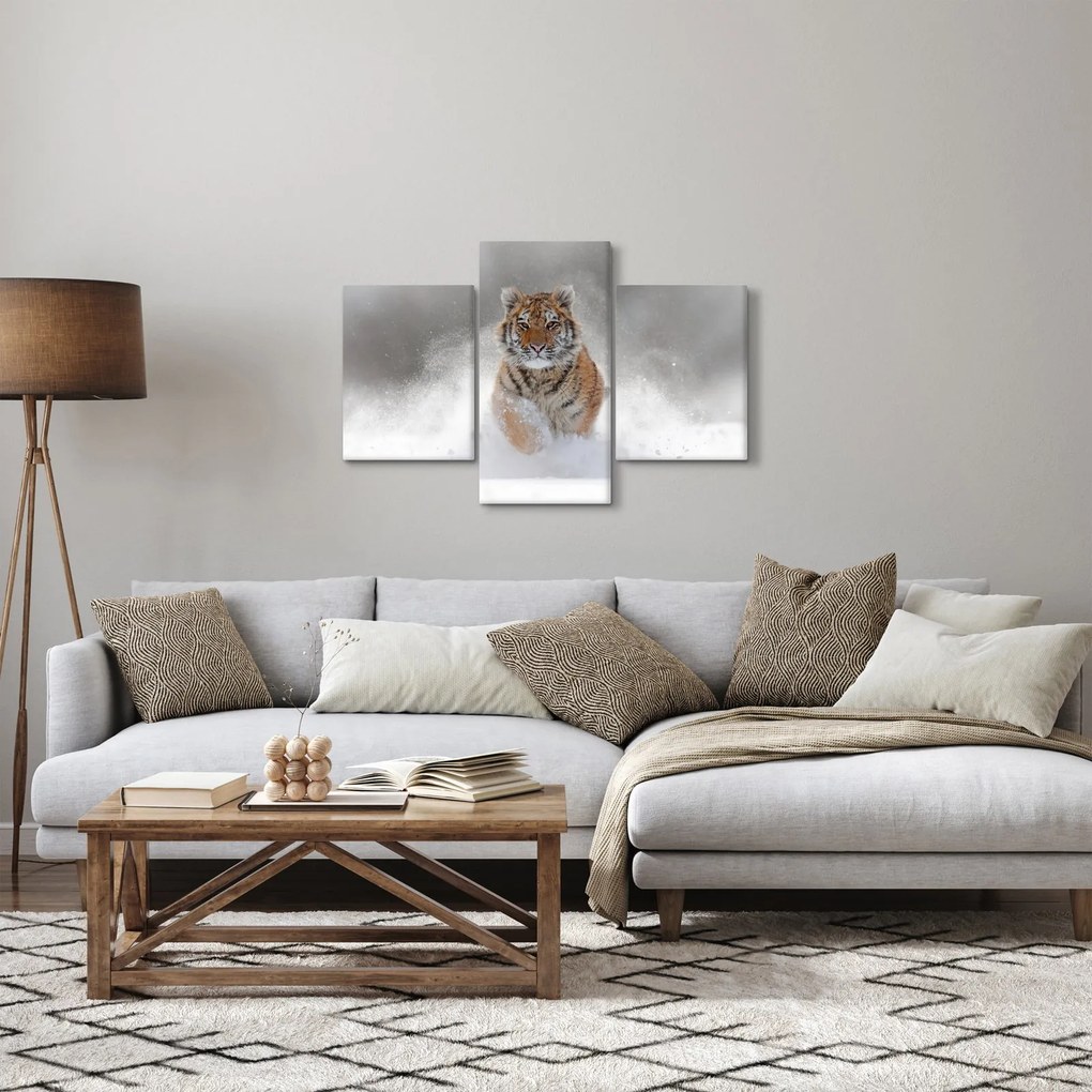 Tablou cutigru fugind prin zăpadă (90x60 cm)