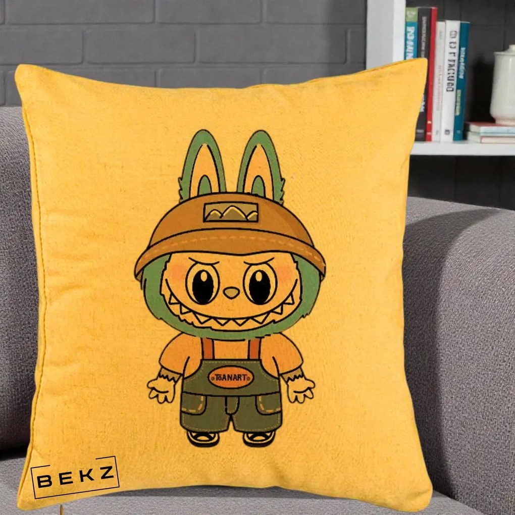 Perna Personalizata Labubu Toanart Blugi, 40x40 cm, Galben, Husa Detasabila, Perna Inclusa, BEKZ®