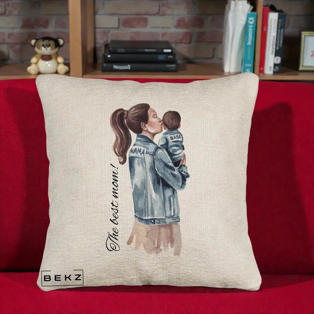 Cadou pentru Mama - Perna Personalizata The Best Mom Jachete, 40x40 cm, Bej Canapea, Husa Detasabila, Perna Inclusa, BEKZ®
