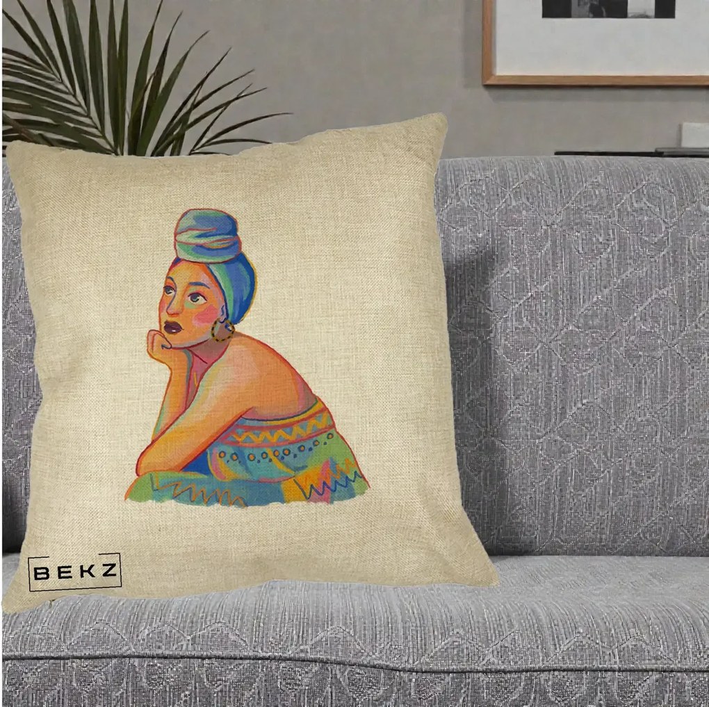 Perna Decorativa Portret Femeie Contemplativa, 40x40 cm, Crem, Husa Detasabila, Perna Inclusa, BEKZ®