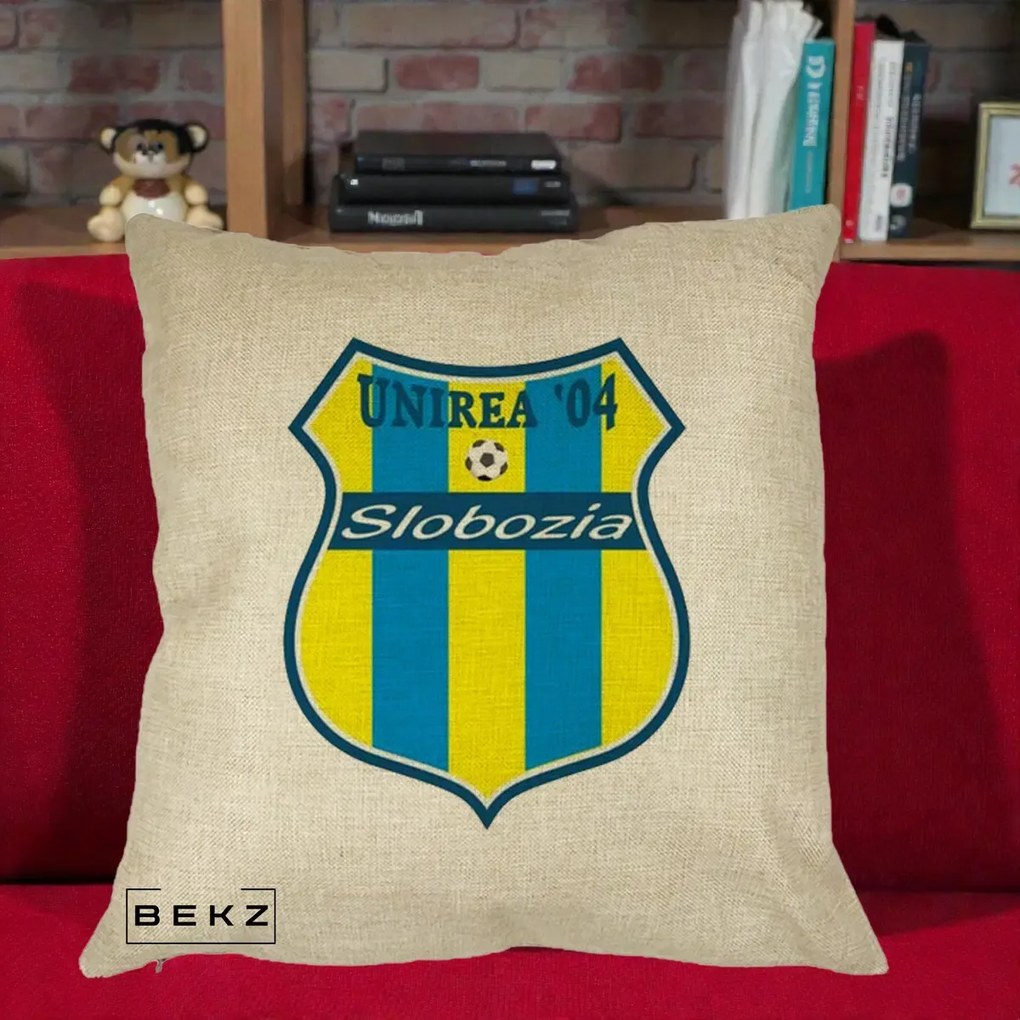 Perna Personalizata Unirea '04 Slobozia Fotbal, 40x40 cm, Crem, Husa Detasabila, Perna Inclusa, BEKZ®