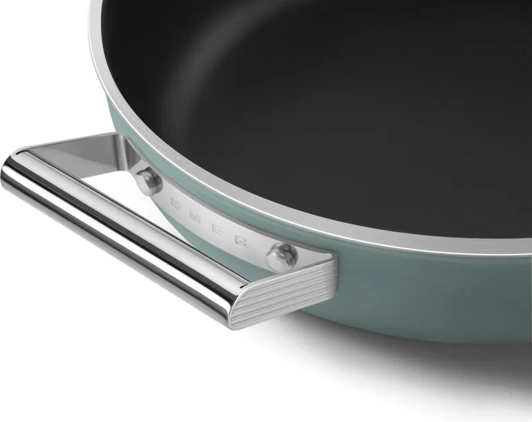 Oală puțin adâncă cu capac Smeg DPF2812EGM, 28 cm, 4,3 l, acoperire ceramică antiaderentă, potrivită pentru cuptor până la 250 °C, fără PFAS, compatibilă cu plitele cu inducție, verde smarald