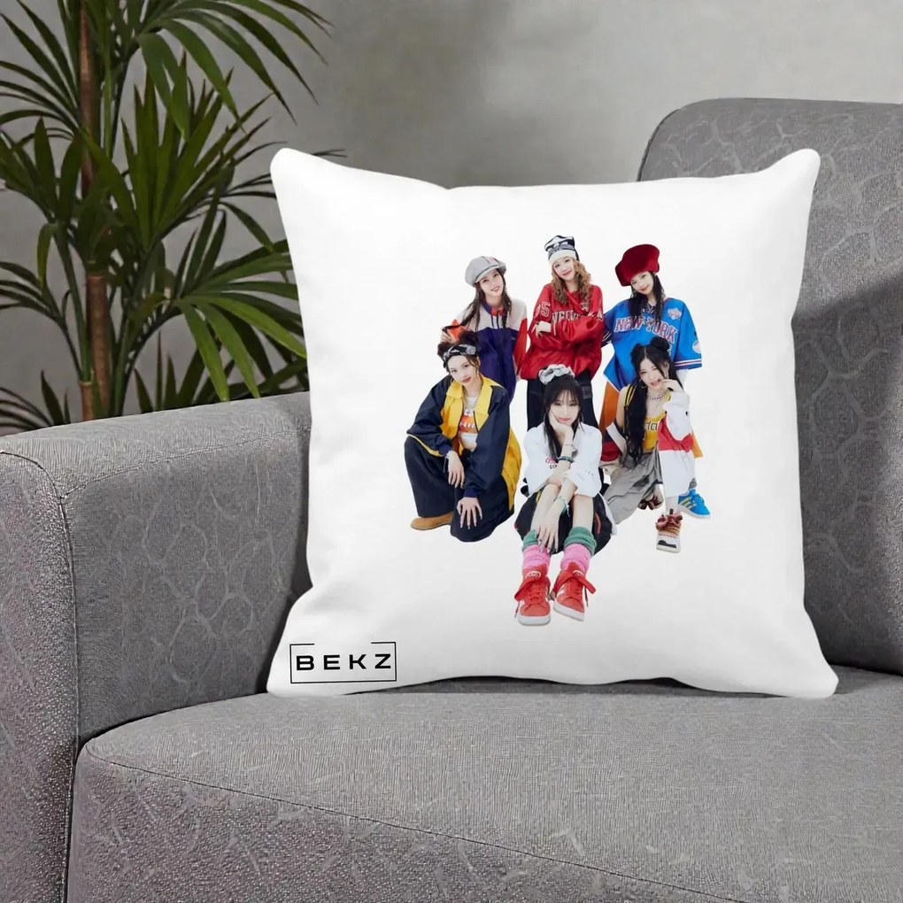 Perna Personalizata Grup K-pop Fete Streetwear Foto, 40x40 cm, Alba Mata, Husa Detasabila, Perna Inclusa, BEKZ®