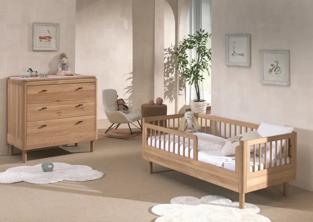 Set FORREST OAK format dintr-un Pat copii pentru copii mici (70 x 140 cm) și o comodă cu 3 sertare.