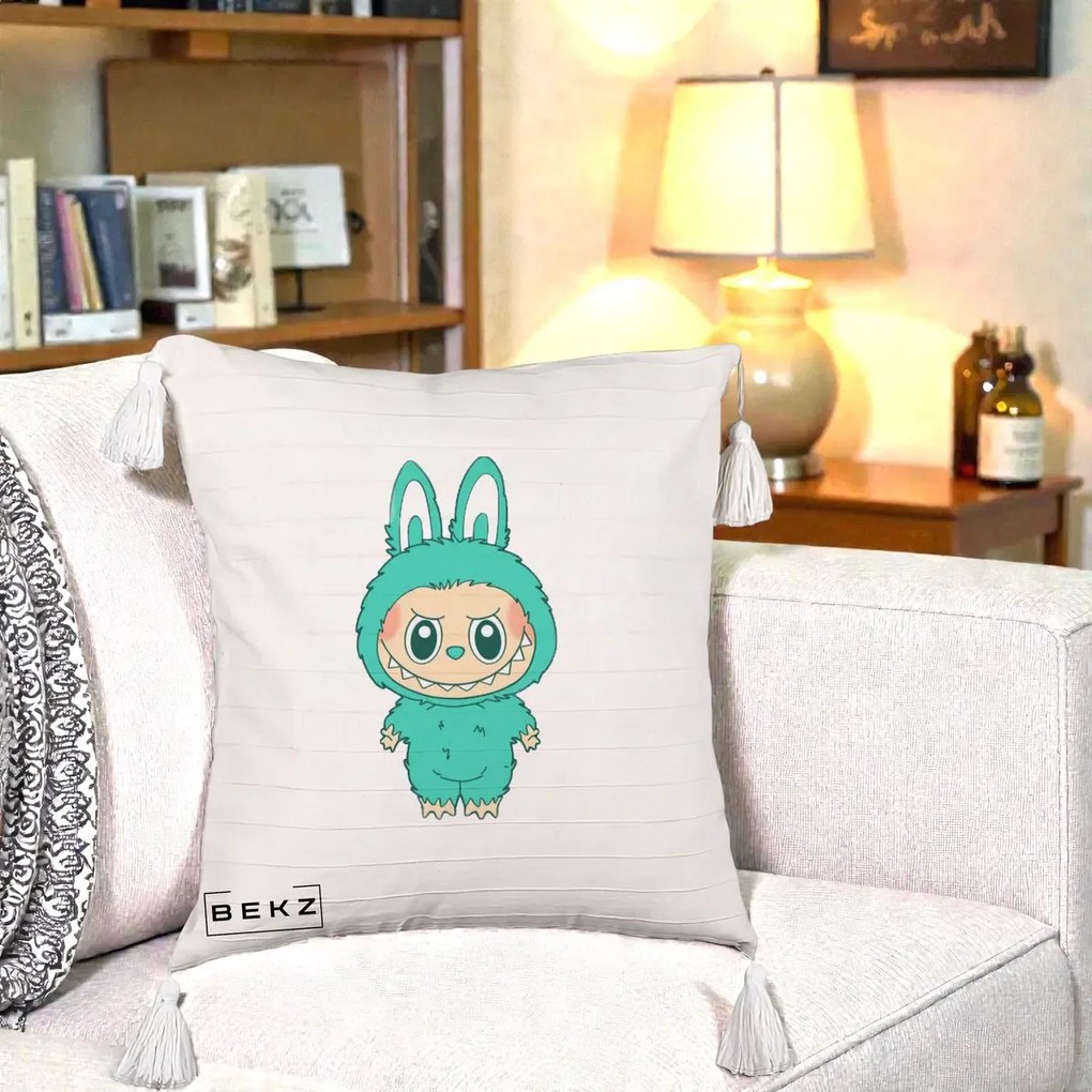 Perna Personalizata Labubu Turcoaz, 40x40 cm, Bej cu Franjuri, Husa Detasabila, Perna Inclusa, BEKZ®