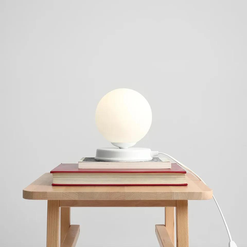 Veioza moderna alba minimalista cu glob din sticla Ball S