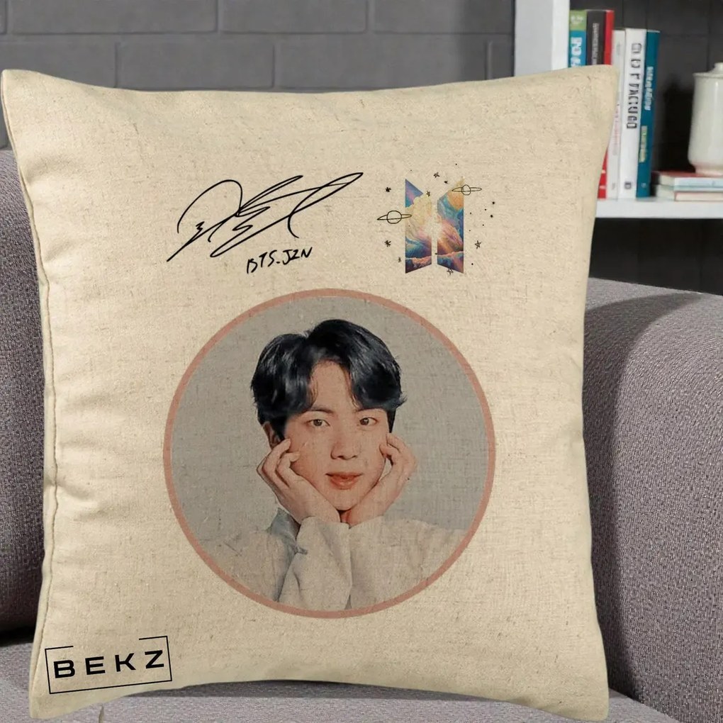 Perna Personalizata K-pop BTS Jin Portret cu Autograf, 40x40 cm, Bej, Husa Detasabila, Perna Inclusa, BEKZ®
