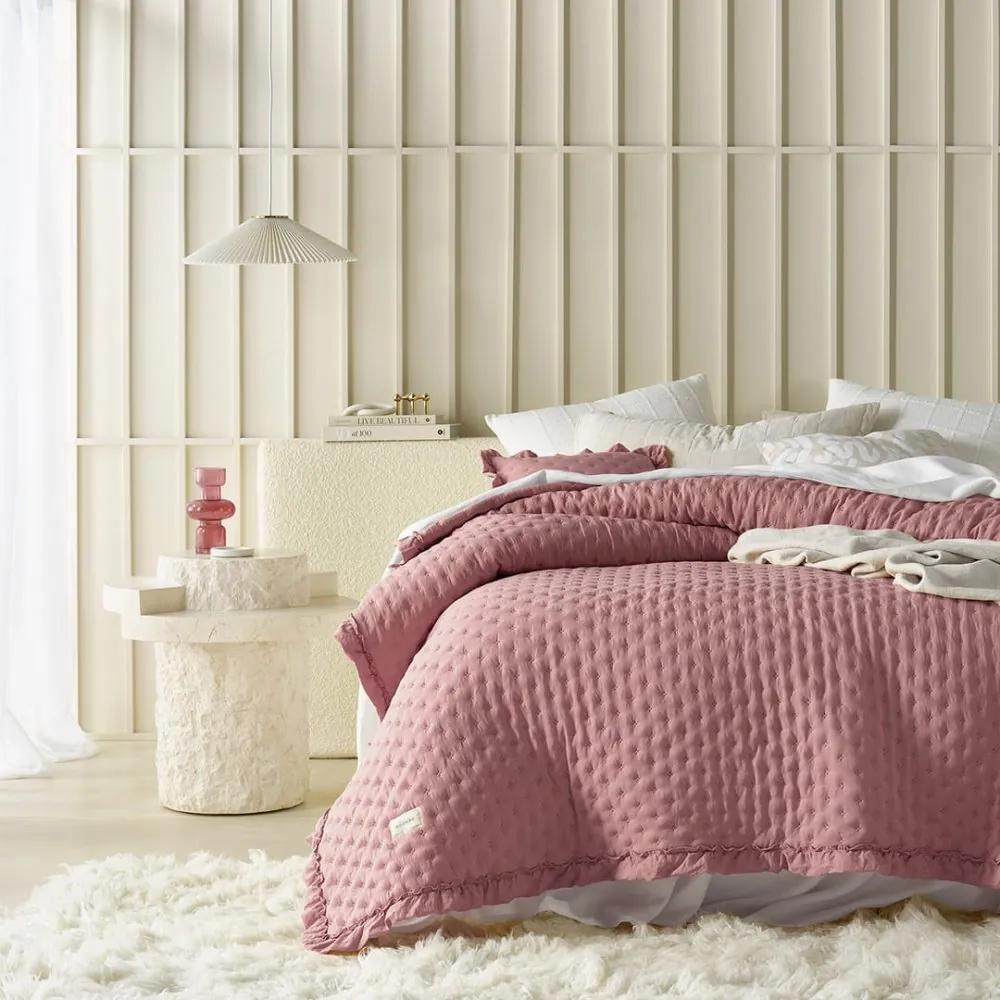 Cuvertură de pat roz Molly cu volănașe 220 x 240 cm