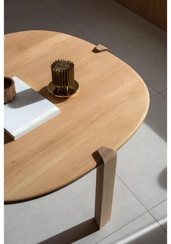 Măsuță de cafea în culoare naturală rotundă din lemn de stejar ø 100 cm Kulin – Gazzda