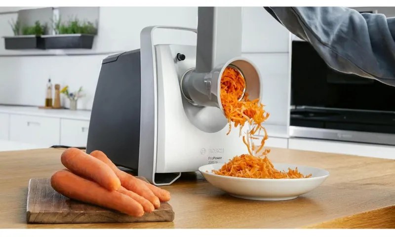 Mașină de tocat carne Bosch MFW68660, 2200W, atașament pentru roșii și cârnați, invers, 4,3 kg/min, Inox