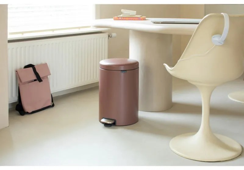 Cos cu pedala Brabantia NewIcon 1008849, 20 L, Inchidere lina, Baza antiderapanta, Finisaj satinat, Maro